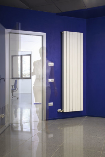 Алюминиевый радиатор STOUT Oscar 1800 6 секций (RAL 9010)